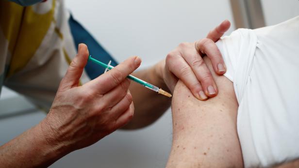 France begins vaccinating on a larger scale by opening more COVID-19 vaccination centers