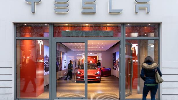 Tesla shares fall after store closures and job cuts announcement