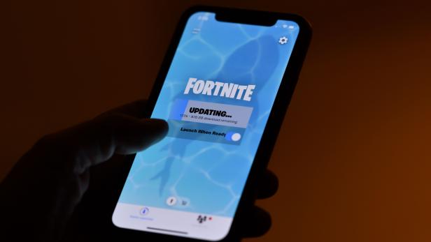 US-IT-LIFESTYLE-GAMES-COURT-APPLE-FORTNITE