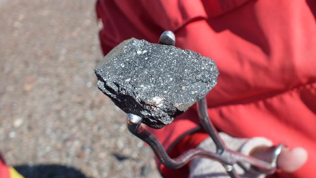 Dieser Mond-Meteorit wurde 2019 bei einer Expedition des Antarctic Search for Meteorites Program (ANSMET) der Universität Utah gefunden