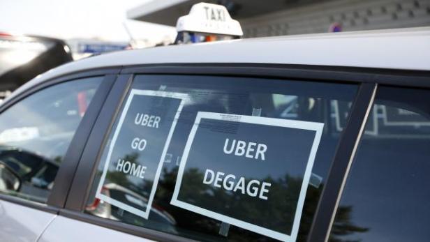 Taxifahrer protestieren in Paris scharf gegen Uber