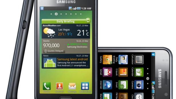 Das originale Galaxy S wurde 2010 vorgestellt und veröffentlicht. Standardmäßig war das Betriebssystem Android 2.1 (Eclair) vorinstalliert. Das Smartphone verfügte über einen  1 GHz ARM-Chip (Hummingbrid), ein 4-Zoll-Display mit 480x800 Pixel und 512MB RAM.