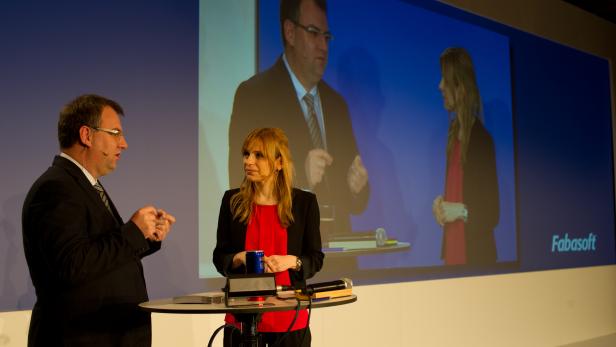 Helmut Fallmann, Gründer und Co-CEO von Fabasoft und Moderatorin Tanja Mairhofer beim egovday 2014.