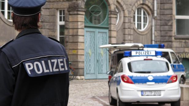 Die Thüringer Polizei soll nicht nur Notrufe, sondern auch vertrauliche Gespräche von Beamten aufgezeichnet und gespeichert haben