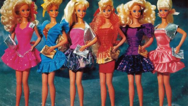 Schlank, rank - und immer mit High Heels: So kennen wir die Barbie-Puppen seit Jahrzehnten. Egal, ob als aufgebrezeltes Party-Girl oder als Astronautin auf dem Mond, die Puppe war überall mit dabei. Auf Stöckelschuhen versteht sich.
