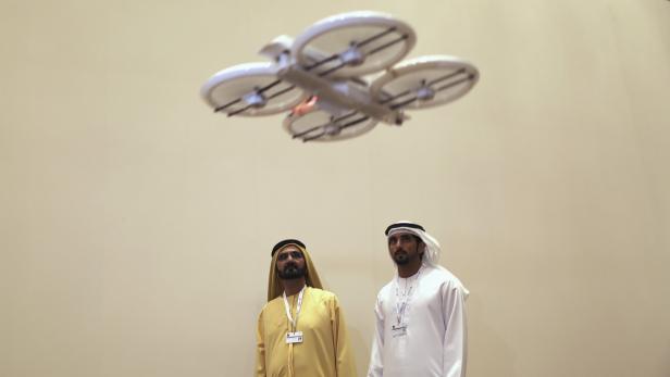 Die Vereinigten Arabischen Emirate wollen staatliche Dokumente zukünftig mit Drohnen zustellen