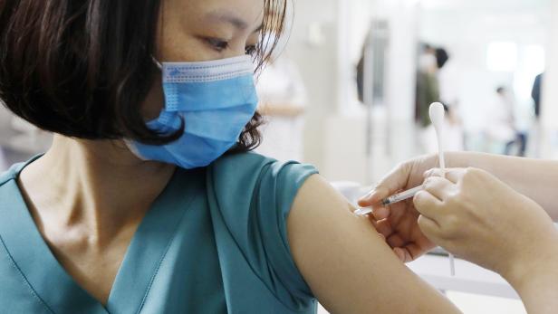 Vietnam starts COVID-19 vaccination drive