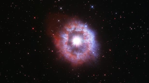 Der Stern AG Carinae ist 22.000 Lichtjahre von der Erde entfernt und strahlt mit der Leuchtkraft von einer Million Sonnen