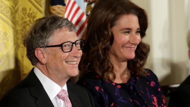 FILE PHOTO: Bill and Melinda Gates attend Presidential Medal of Freedom ceremony at White House in Washington