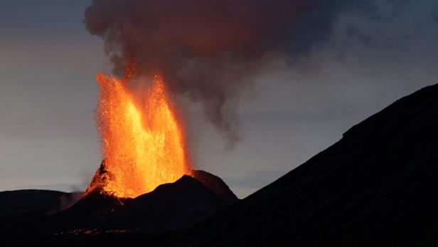Lava erupts from the Fagradalsfjall volcano on the Reykjanes Peninsula