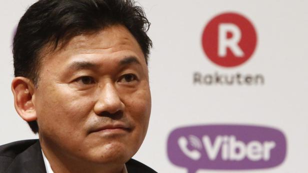 Rakuten-CEOHiroshi Mikitani bei der Bekanntgabe der Übernahme
