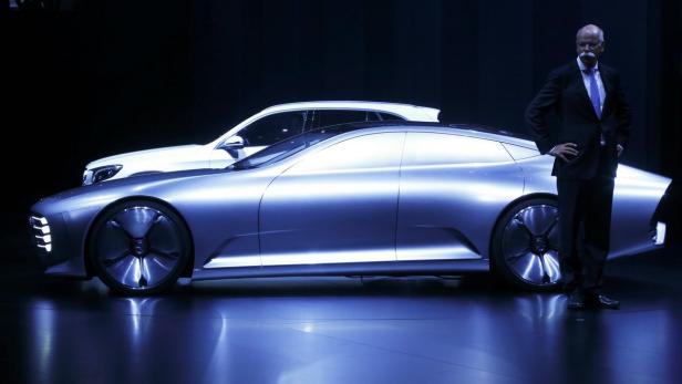 Dieter Zetsche, CEO von Daimler, stellt auf der IAA ein neues Concept Car vor