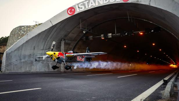 Dario Costa Tunnel Pass flight in Istanbul