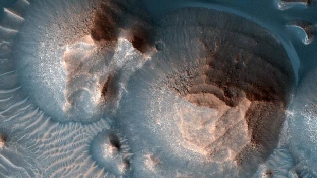 Vulkanische Krater in der Marsregion Arabia Terra