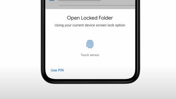 Aufforderung zu Fingerabdruck-Scan, um gesperrten Ordner bei Google Fotos zu öffnen