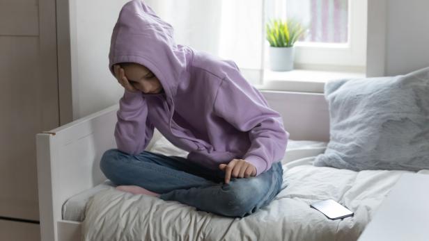 Forscher vermuten einen Zusammenhang zwischen psychischen Problemen und früher Smartphone-Nutzung. Forscher vermuten einen Zusammenhang zwischen psychischen Problemen und früher Smartphone-Nutzung.