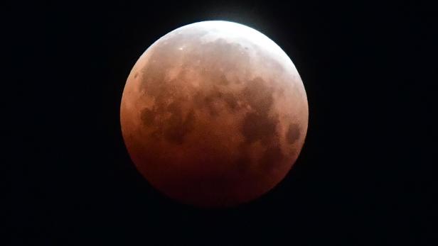 TOPSHOT-US-SCIENCE-ASTRONOMY-MOON-ECLIPSE