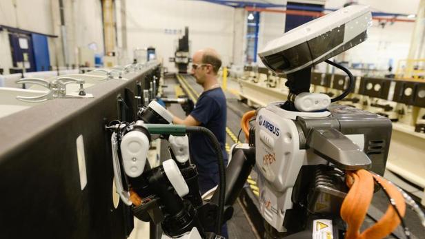 Der Roboter soll hochqualifizierte Airbus-Mitarbeiter entlasten