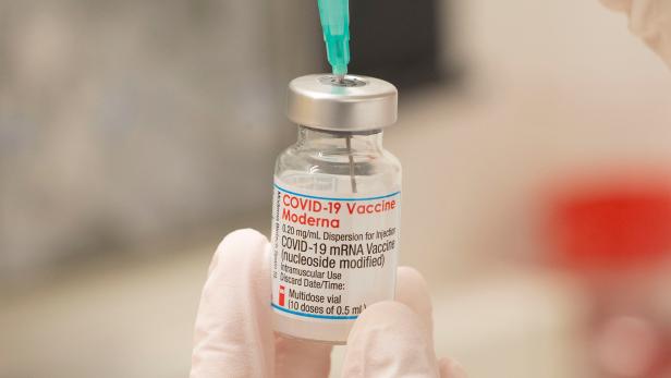 COVID-19 vaccination at the vaccination reference center in Zurich
