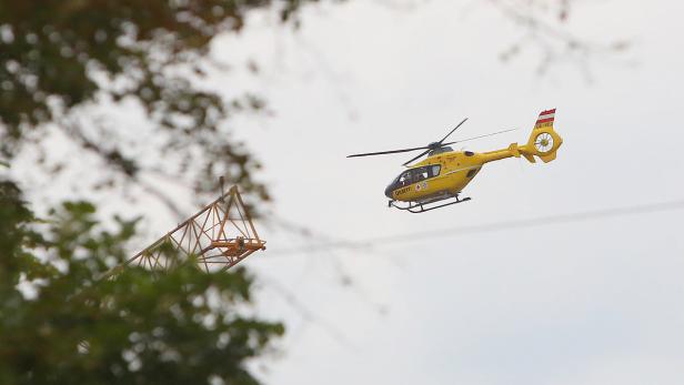 Weil in 1600 Metern Lufthöhe eine Kollission mit einer Drohne drohte, musste ein Rettungshubschrauber (Symbolbild) ausweichen