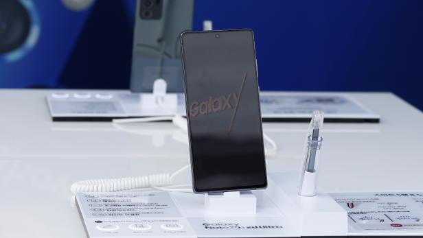 FILE PHOTO: Samsung Electronic's Galaxy Note 20 smartphone is seen on a display during a driving-through event for purchasers in Seoul