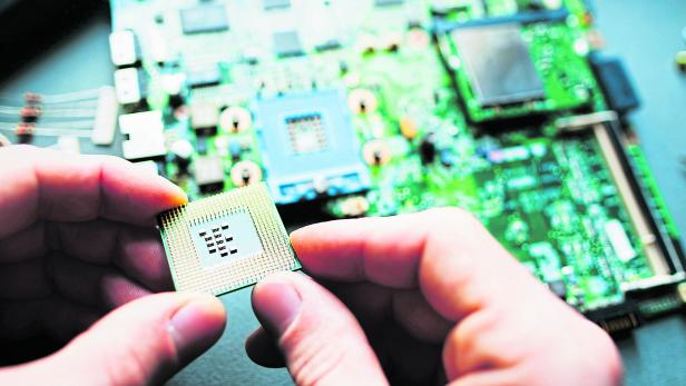 Analysis (installing) of processor in CPU socket