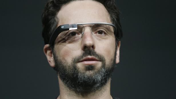 Google-Mitgründer Sergey Brin mit einer Google Glass
