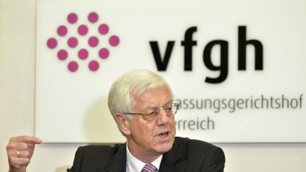 VfGH-Präsident Gerhart Holzinger ist jetzt auch auf YouTube