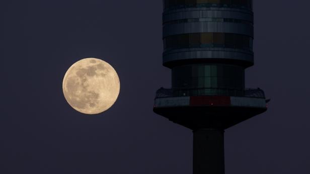 The Pink Supermoon sighting  in Vienna