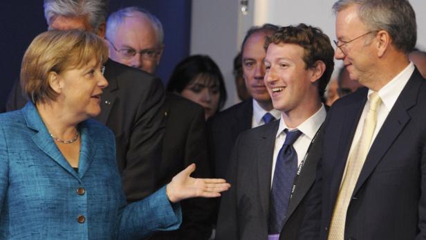Merkel bei einem Treffen mit Mark Zuckerberg und Eric Schmidt im Jahr 2011