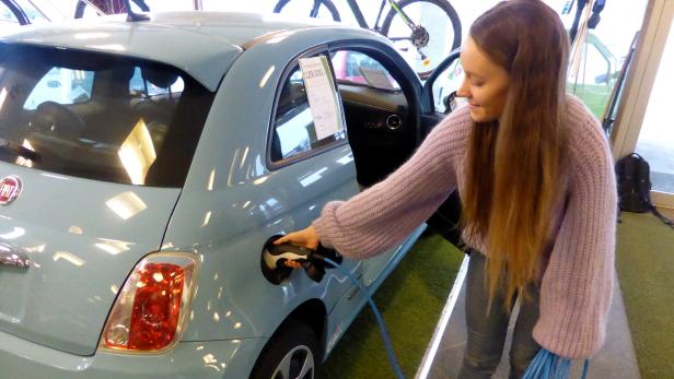Skram of Buddy Electric car dealer company shows the charging of a second-hand Fiat 500e in Oslo