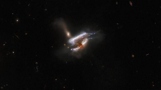 Aufnahme vom Galaxien-Zusammenstoß IC 2431 des Hubble Weltraumteleskops