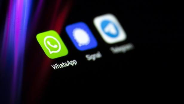 Whatsapp application loses users over privacy policy change