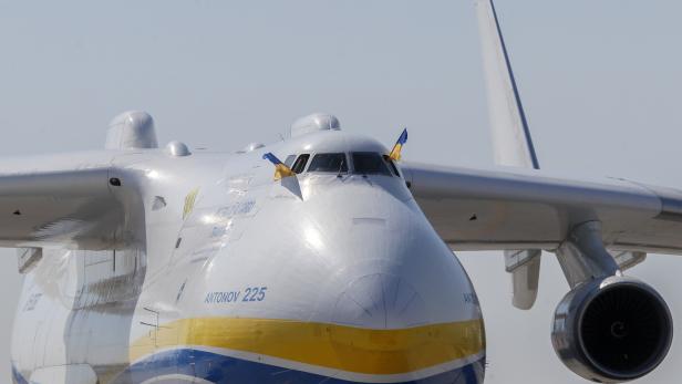 Ukrainian An-225 transport plane delivered the medical supply needed for fighting with the coronavirus COVID-19 from China to Ukraine.
