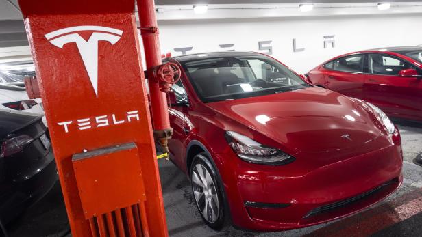 Tesla recalls 579,000 vehicles in the US