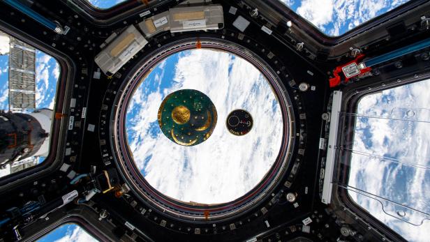 Blick aus der Kuppel der Raumstation ISS