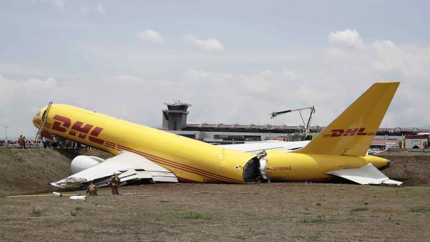 Boeing 757 von DHL nach der Notlandung