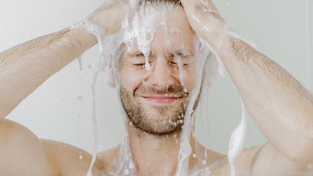 Wer eher duscht als badet, spart mehr Energie