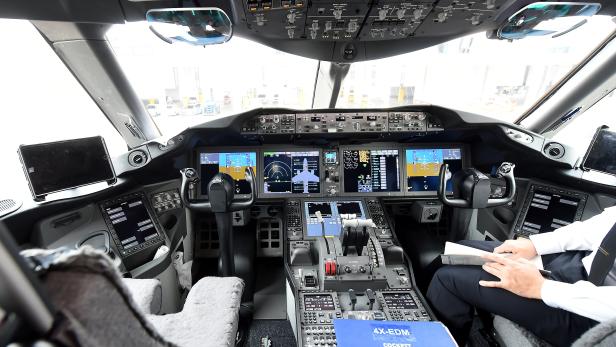 Cockpit einer Boeing 787