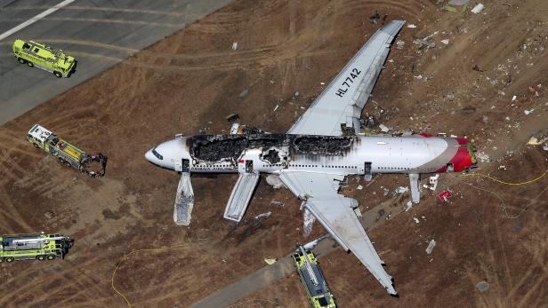 Einige der Bilder sollen vom Asiana Airlines Flug 214 stammen, der 2013 beim Anflug auf San Francisco verunfallt ist