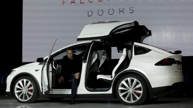 Tesla-Chef Elon Musik stellte den Model X im September vor