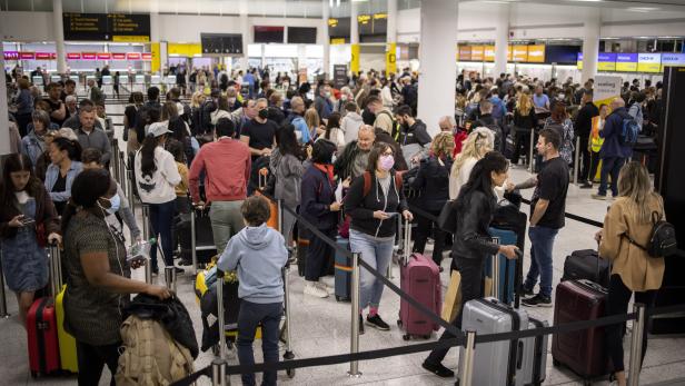 Gatwick airport delays in London