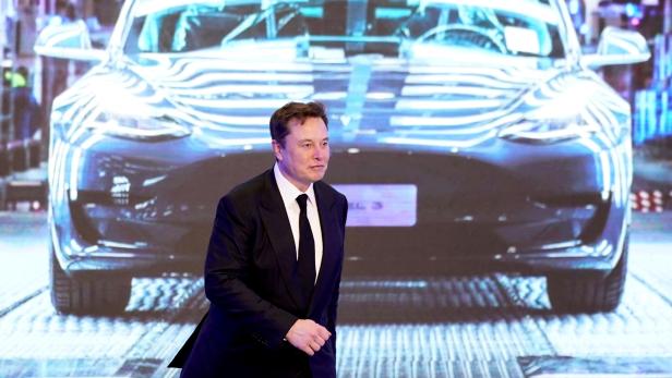 Tesla-CEO Elon Musk betont, dass der Autopilot das Fahren sicherer mache.