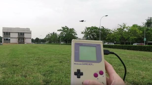 Der Game Boy als Drohnen-Controller