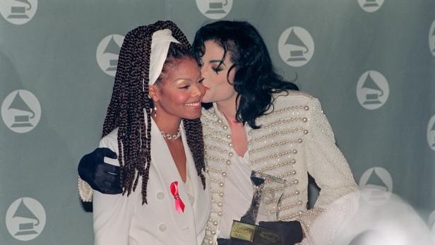 Janet Jackson mit ihrem Bruder Michael bei den Grammy Awards 1993