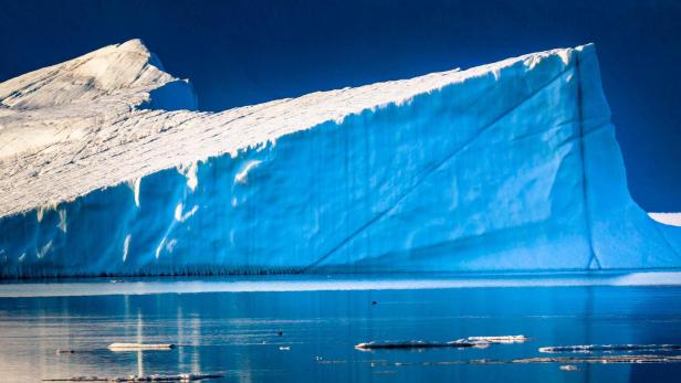 CORRECTION-GREENLAND-ENVIRONMENT-CLIMATE CHANGE-ICEBERGS