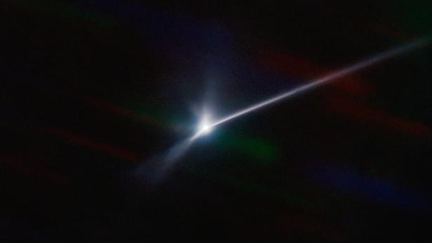 Aufnahmen des SOAR-Teleskops zeigen die Staubspur nach dem Einschlag der NASA-Sonde auf dem Asteroiden Dimorphos.
