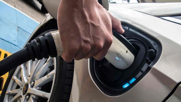 COSTA RICA-ENERGY-ELECTRIC-CARS