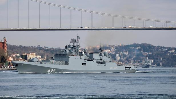 FILE PHOTO: The Russian Navy's frigate Admiral Makarov sets sail in Istanbul's Bosphorus