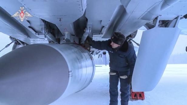 Die MiG-31K-Kampfjets können mit Hyperschallraketen beladen werden.